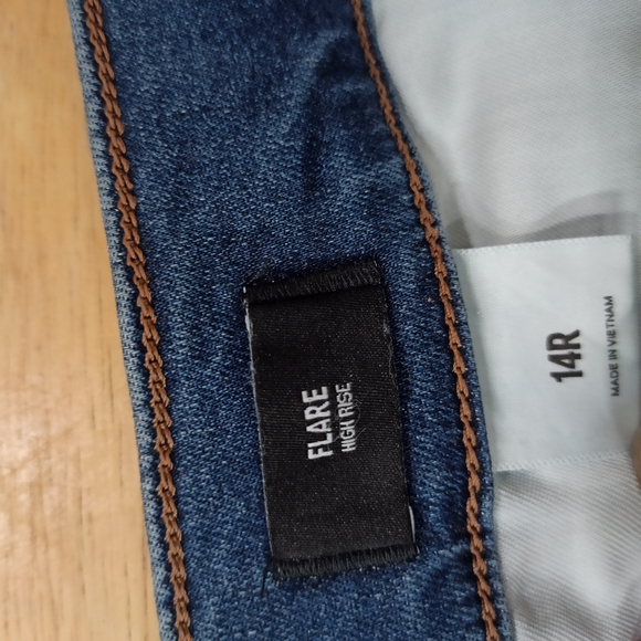 Express Mid Rise '70s Flare Distressed Jeans Denim Women's Size 14R New With Tag - Picture 8 of 16